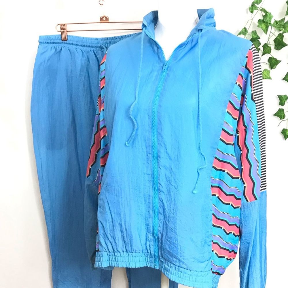 AVIAT SPORTIF Blue & Graphic TWO Piece Tracksuit - Picture 3 of 8